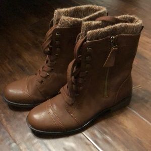 Never worn! Can ship today